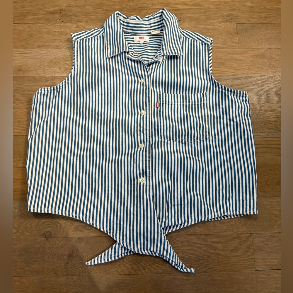 Levi's Button Down Sleeveless Tie Front Shirt